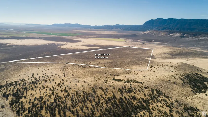 Aerial view with a mountain view