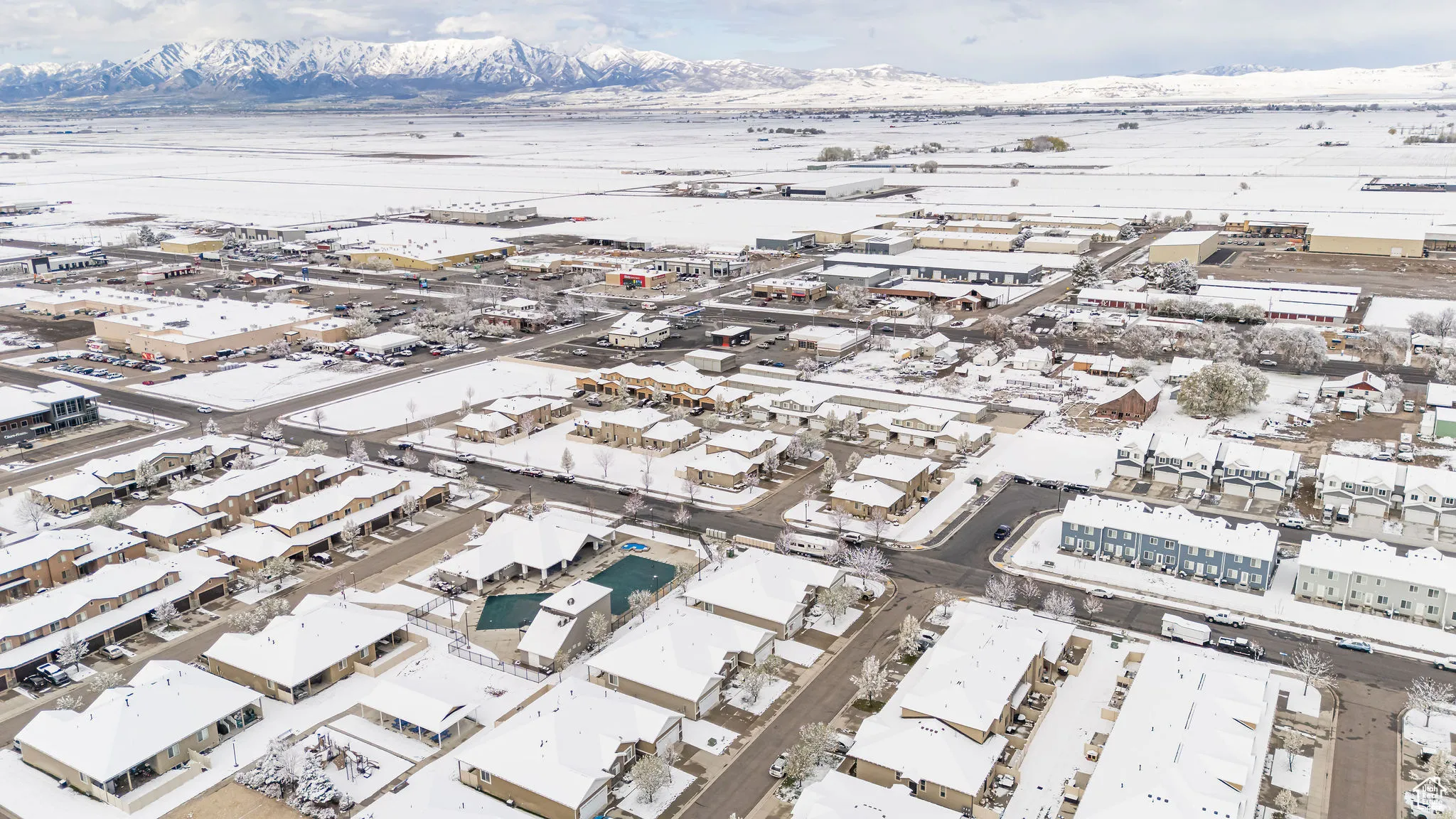 Aerial view with a mountain view