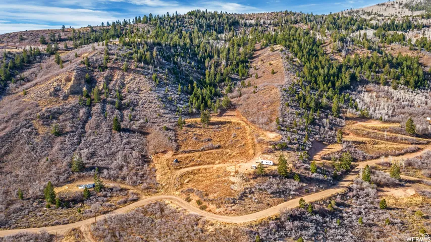 Aerial view with a mountain view