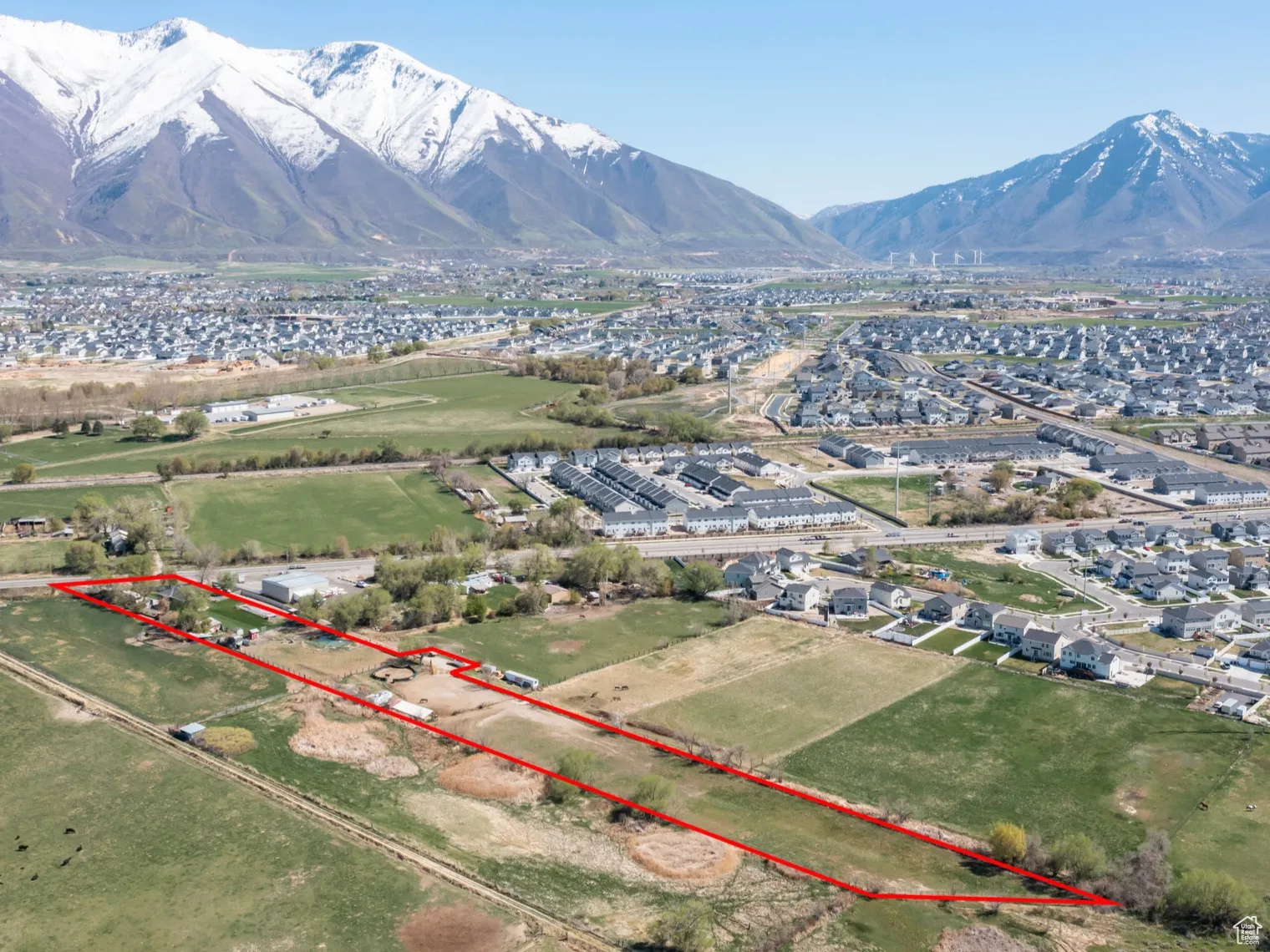 Bird's eye view featuring a mountain view