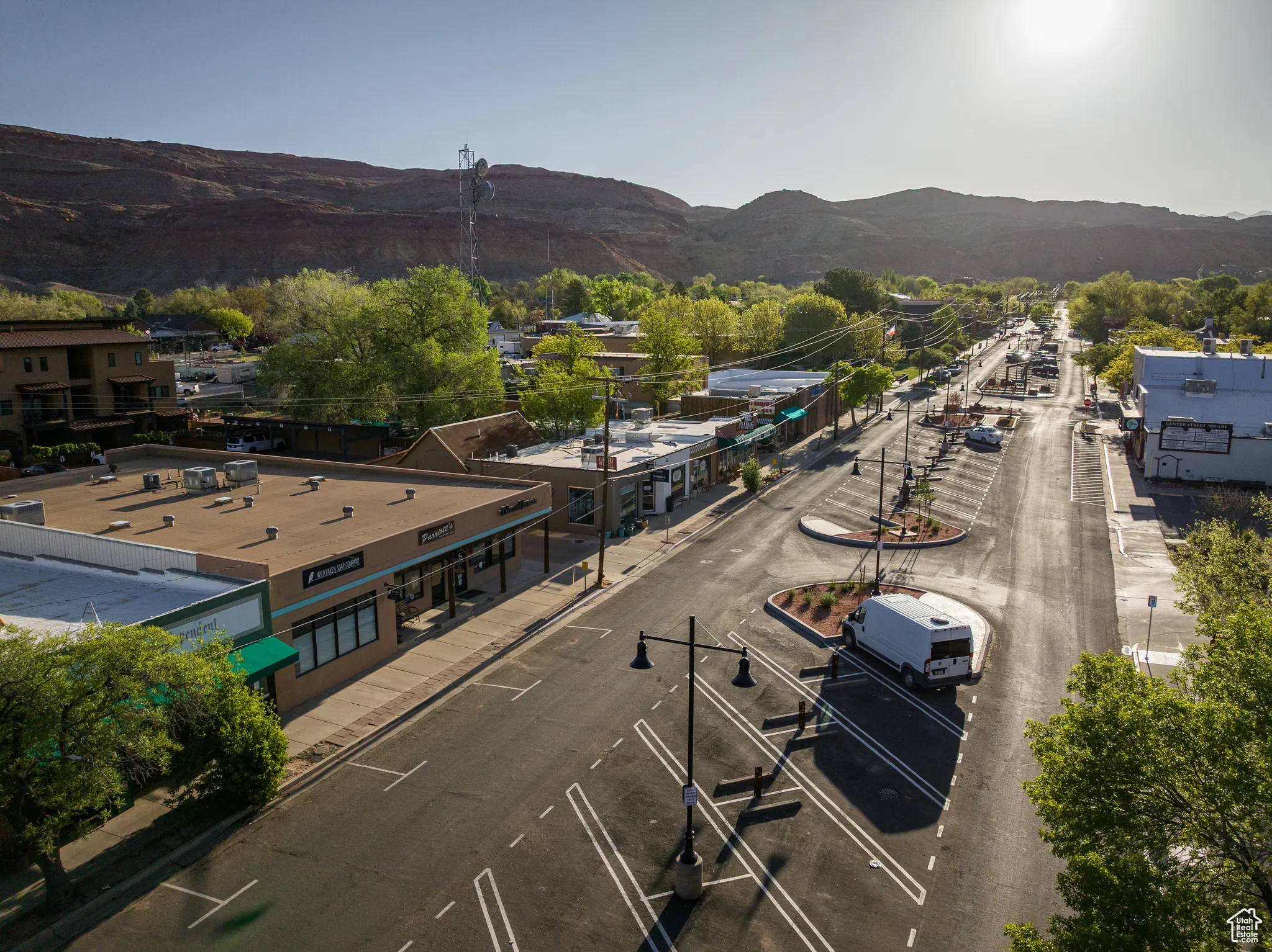 Aerial view with a mountain view