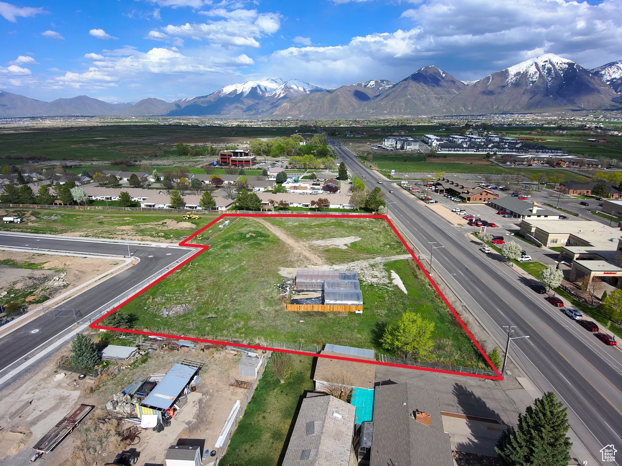 Bird's eye view featuring a mountain view