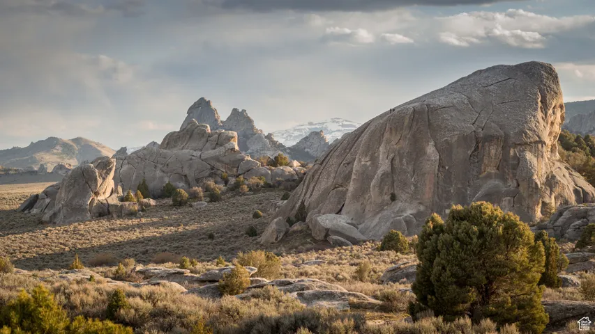 View of mountain feature
