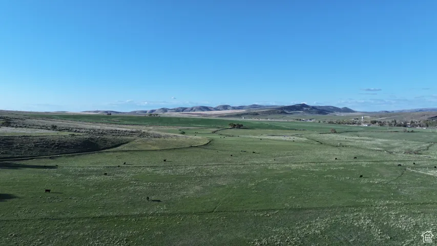 View of property's community with a mountain view