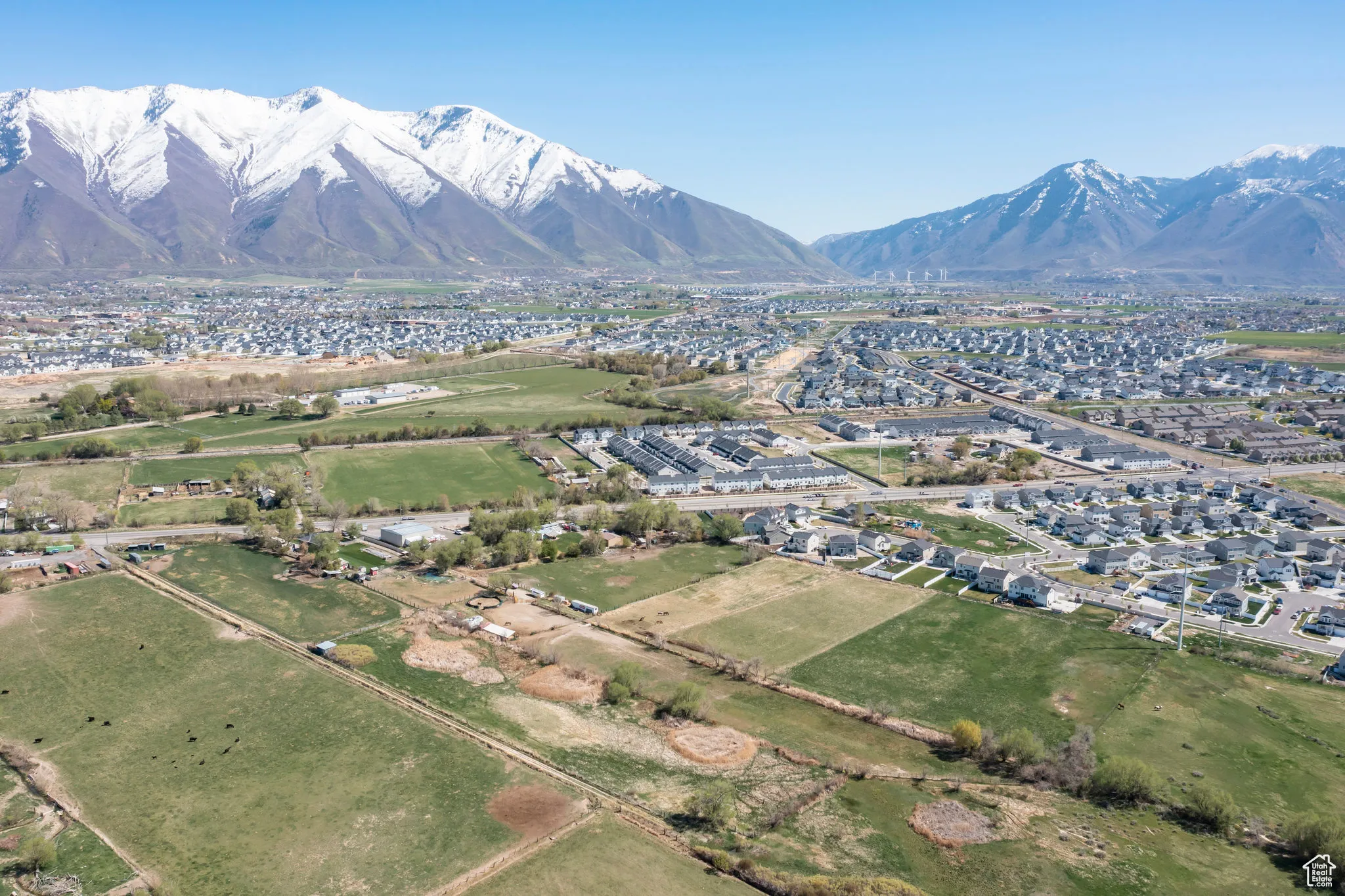 Bird's eye view with a mountain view
