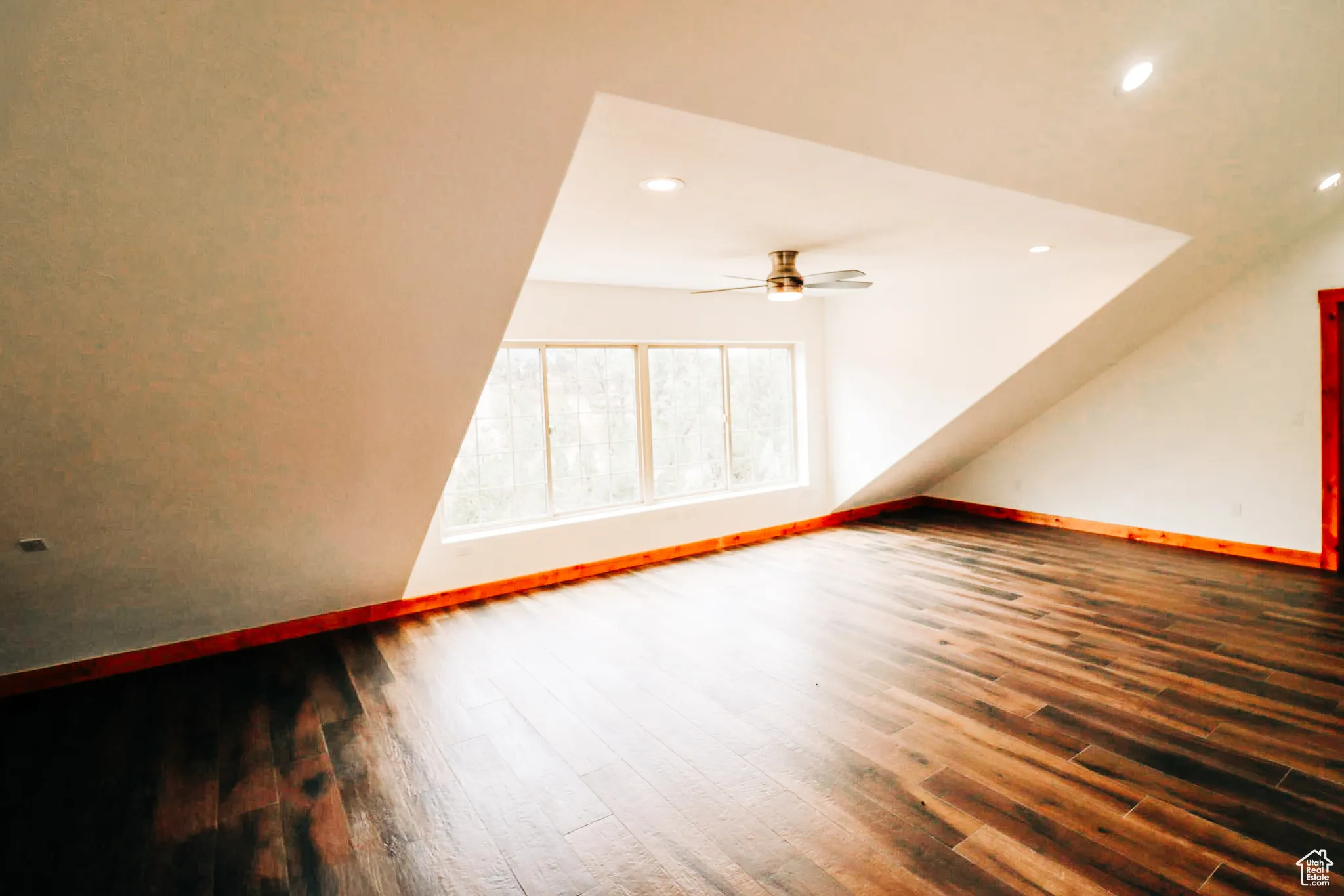 Additional living space with recessed lighting, dark wood-style flooring, and ceiling fan