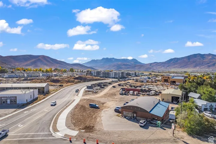 Birds eye view of property featuring a mountain view
