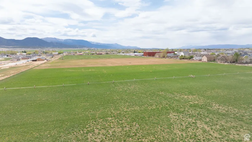 Surrounding community with a mountain view