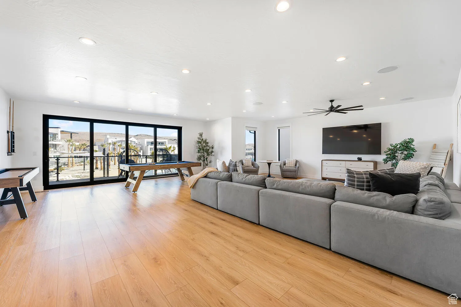 Living room featuring light wood-style floors, recessed lighting, and ceiling fan