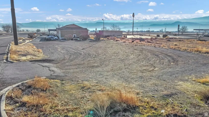 View of yard featuring a mountain view