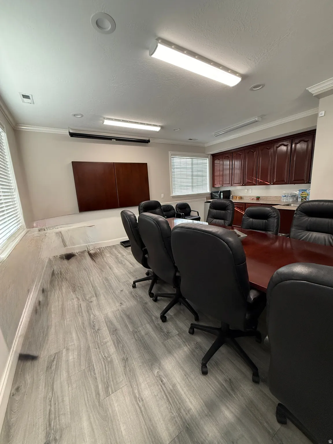 Community Conference Room featuring wet bar