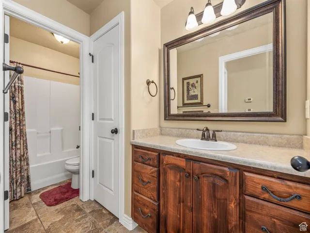 Full bathroom 2 upstairs
