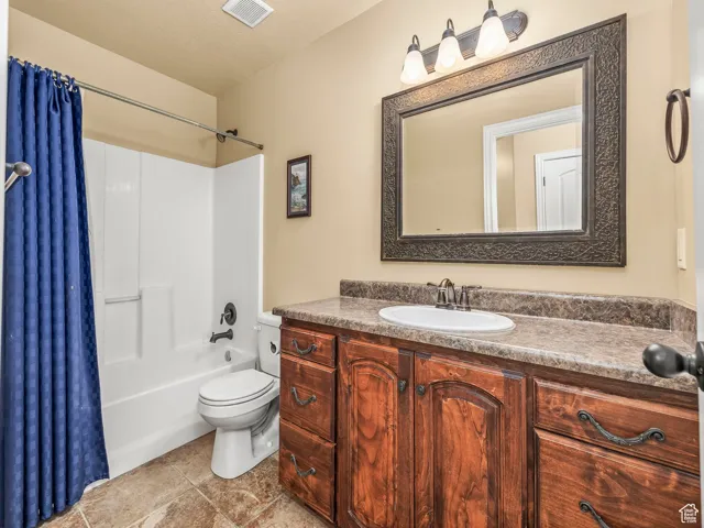 Full bathroom 1 upstairs