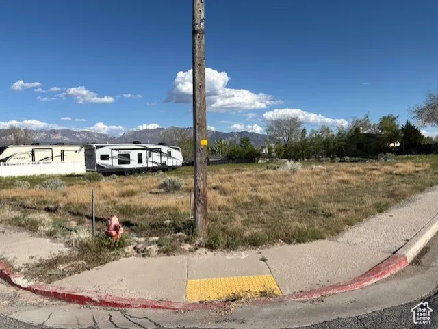View of yard featuring a mountain view