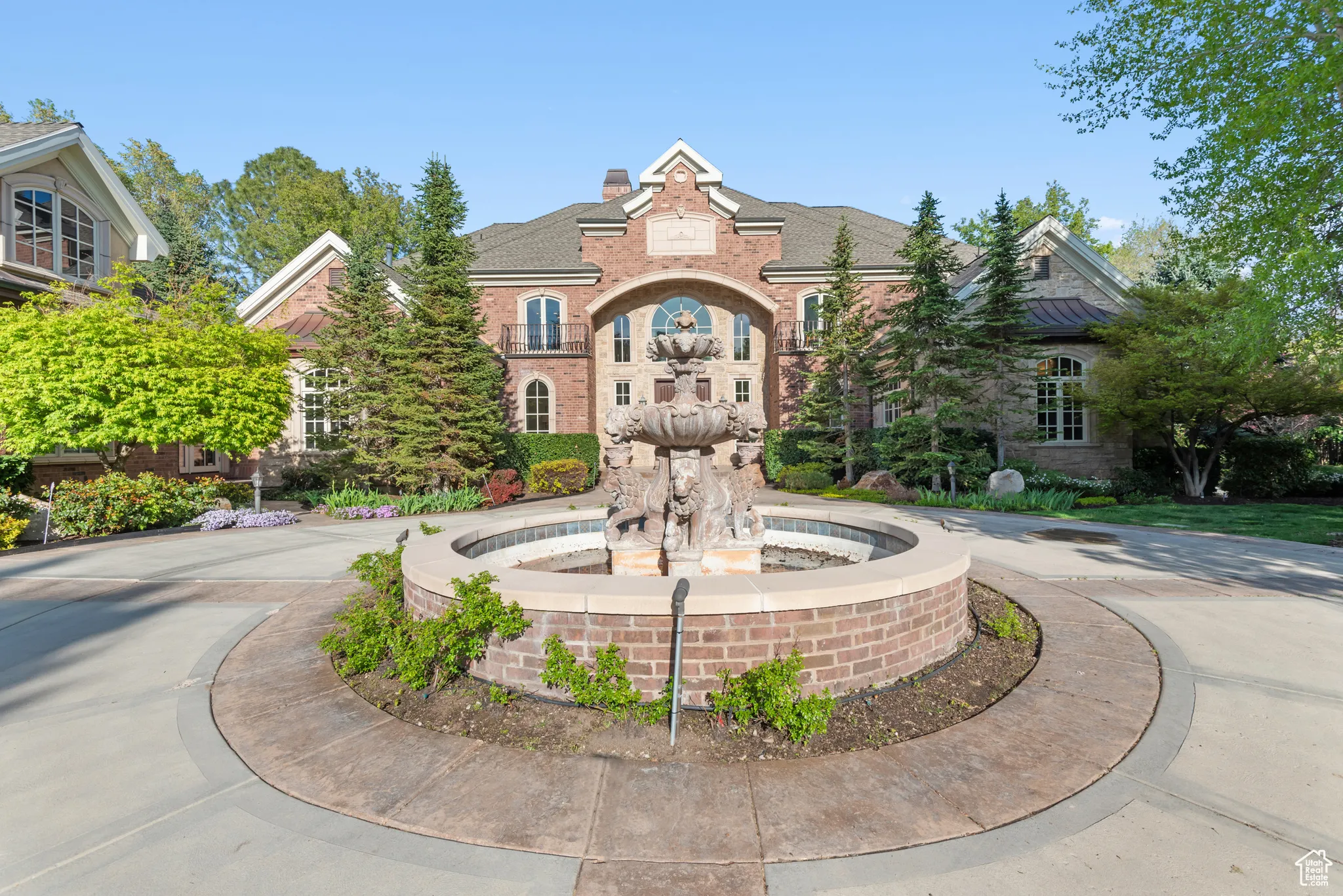 View of home's community