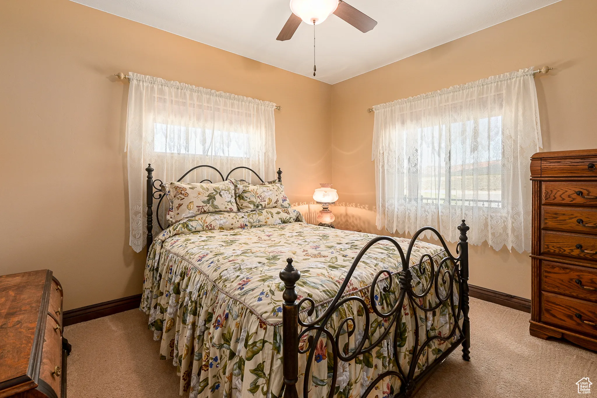 Bedroom featuring carpet flooring, baseboards, and a ceiling fan