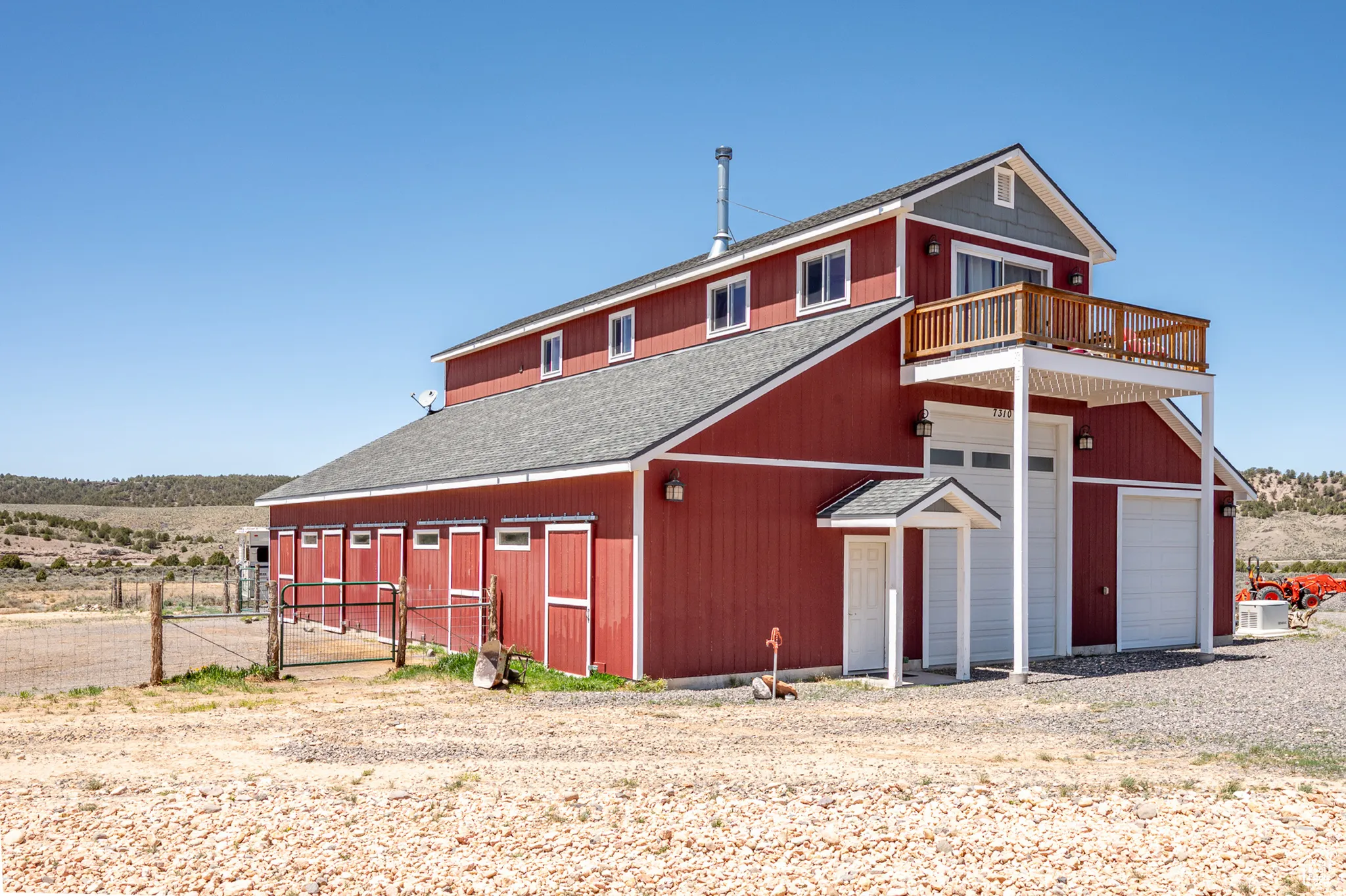 Barn with upstairs apartment