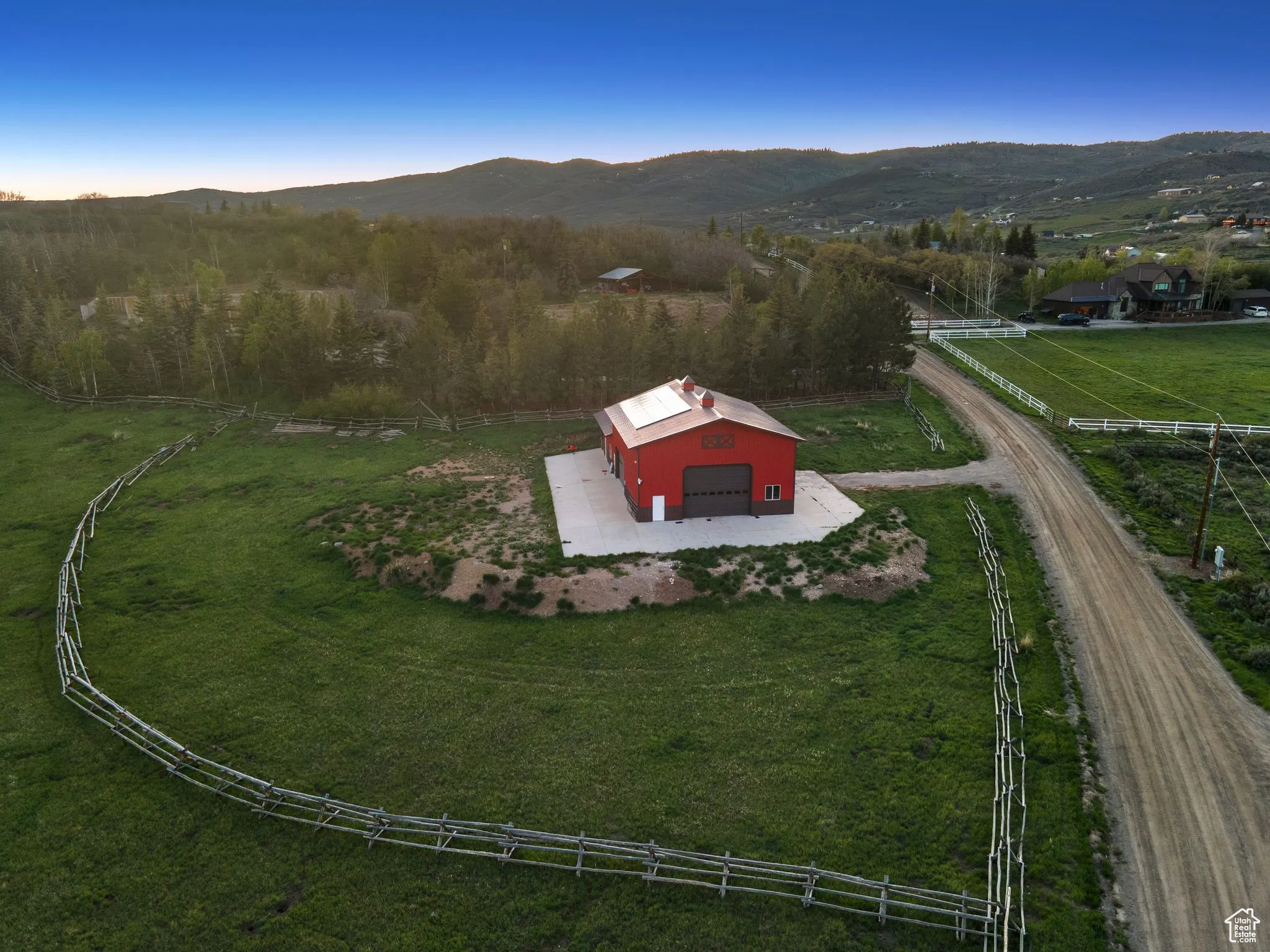 Aerial view of property's location with rural landscape and mountains