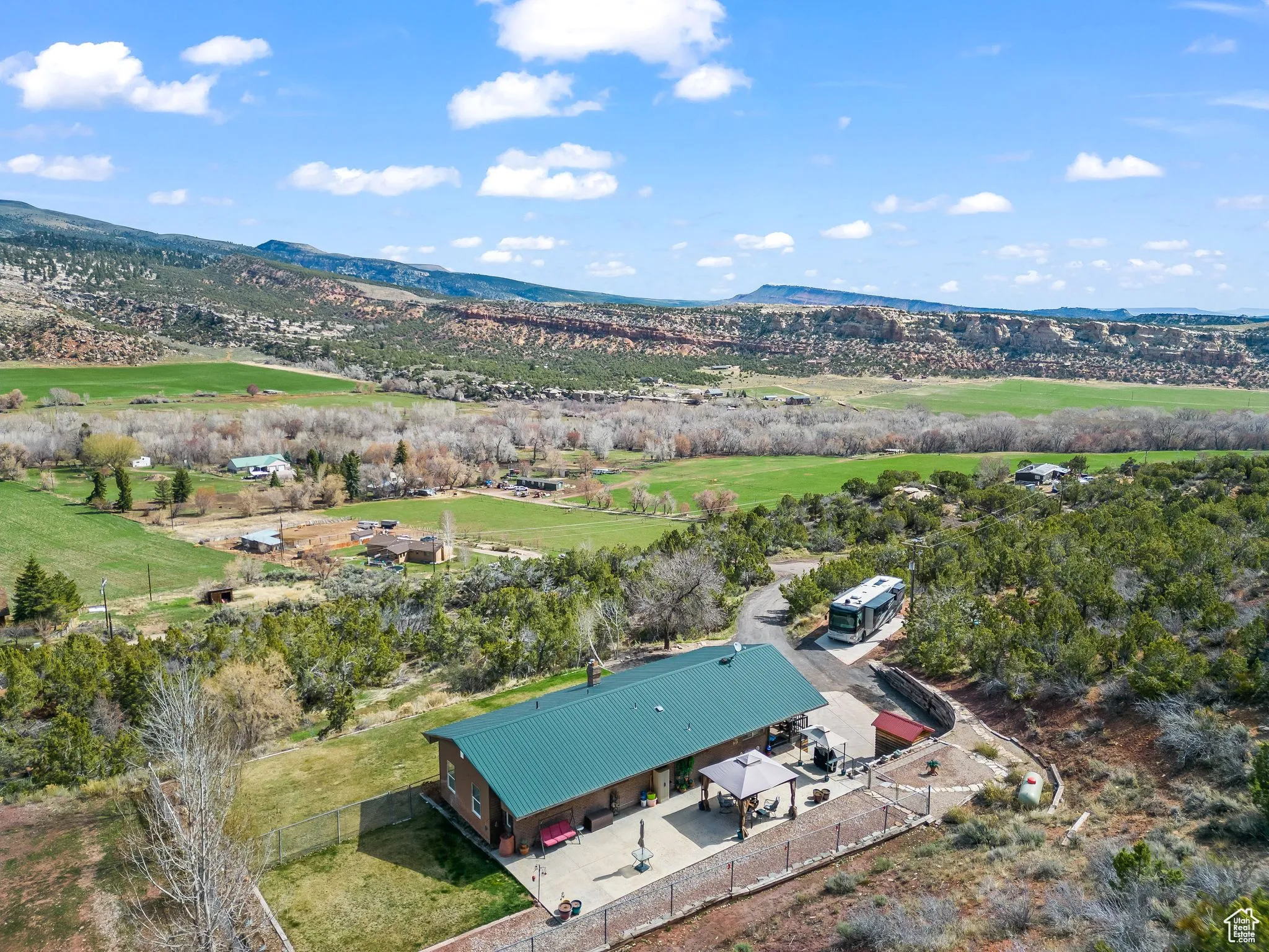 Aerial view of property and surrounding area with mountains