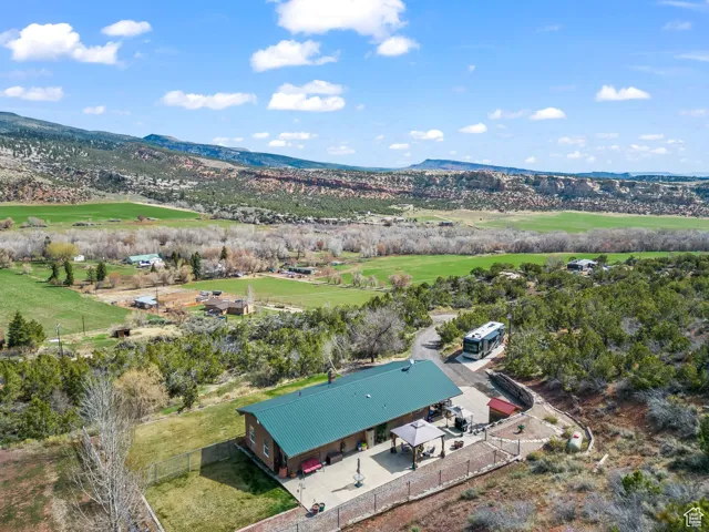 Aerial view of property and surrounding area with mountains