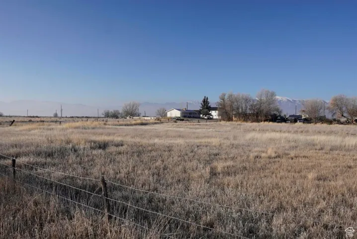 View of yard with a rural view