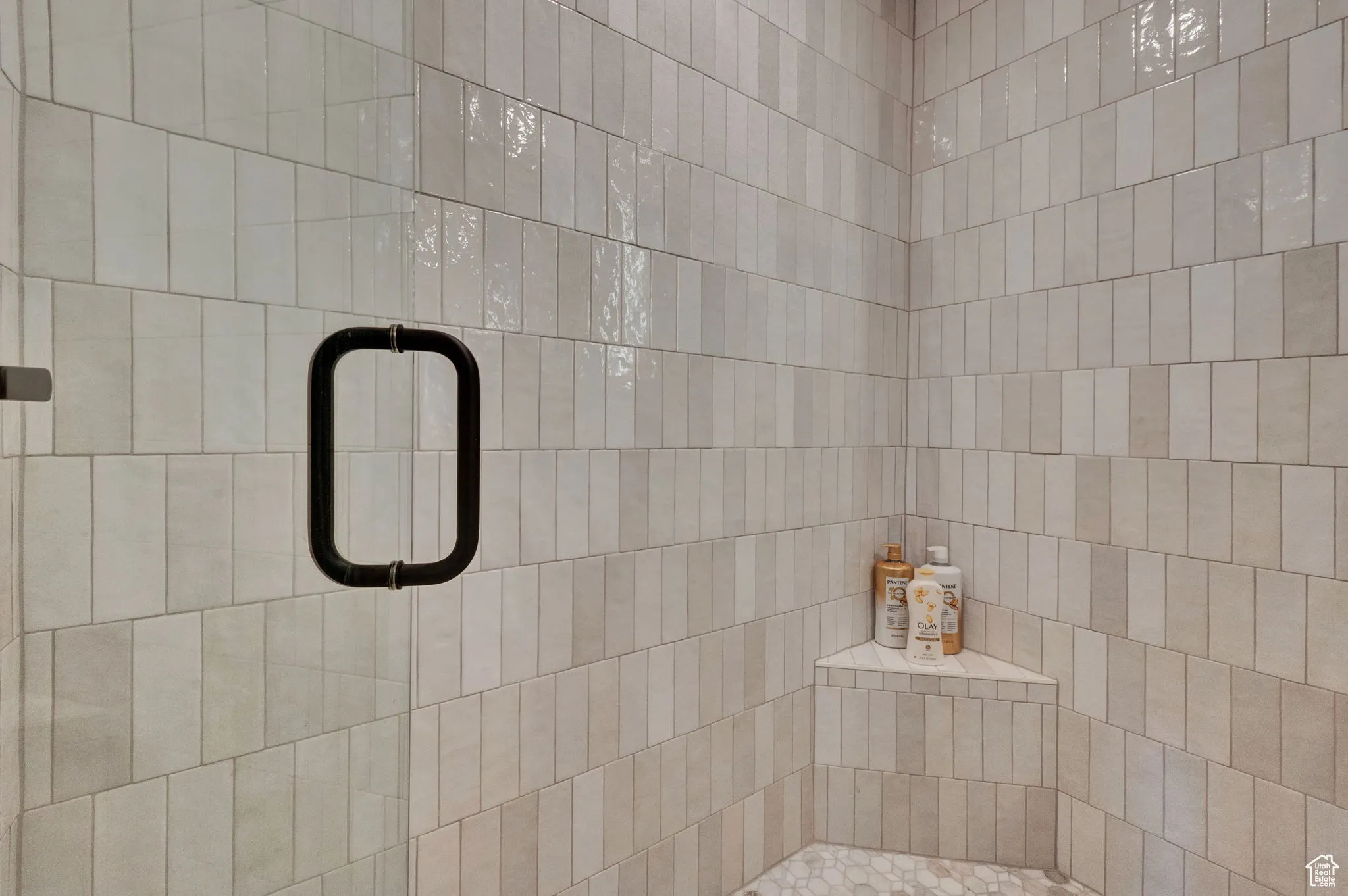 Bathroom featuring tiled shower