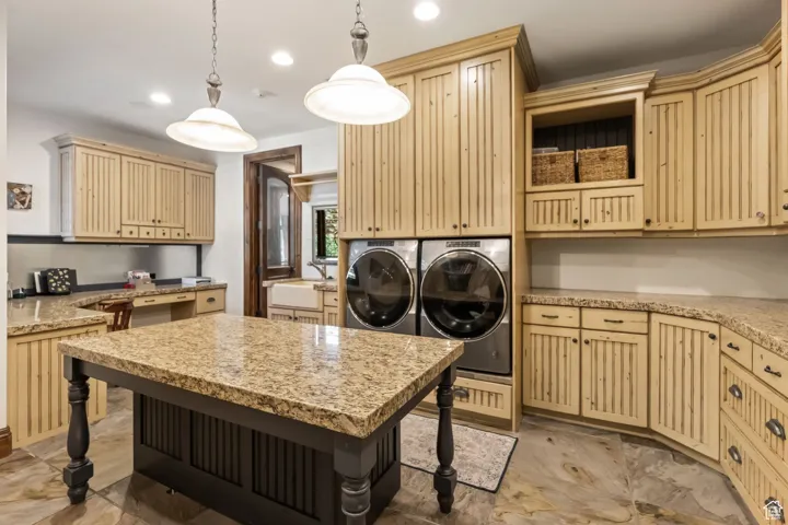 1 S Crosshill Ln, Sandy, Utah 84092