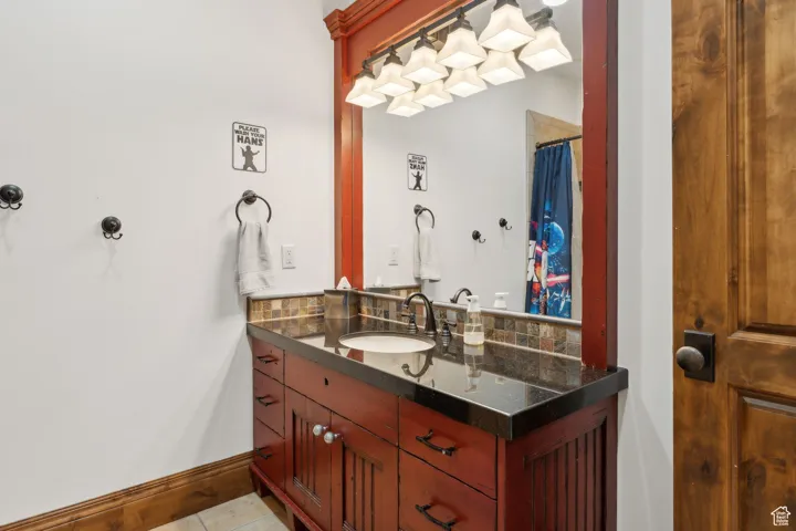 1 S Crosshill Ln, Sandy, Utah 84092