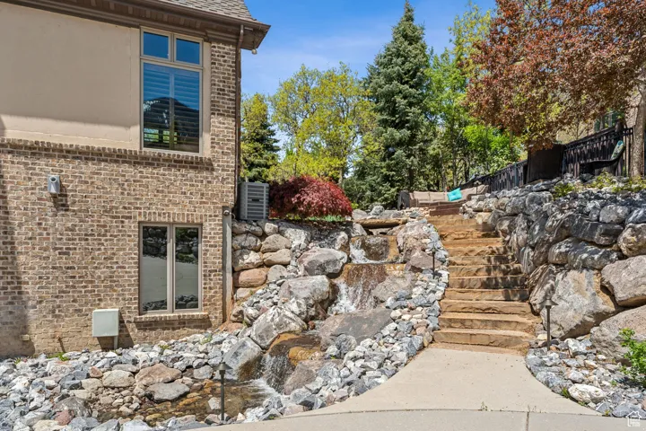 1 S Crosshill Ln, Sandy, Utah 84092