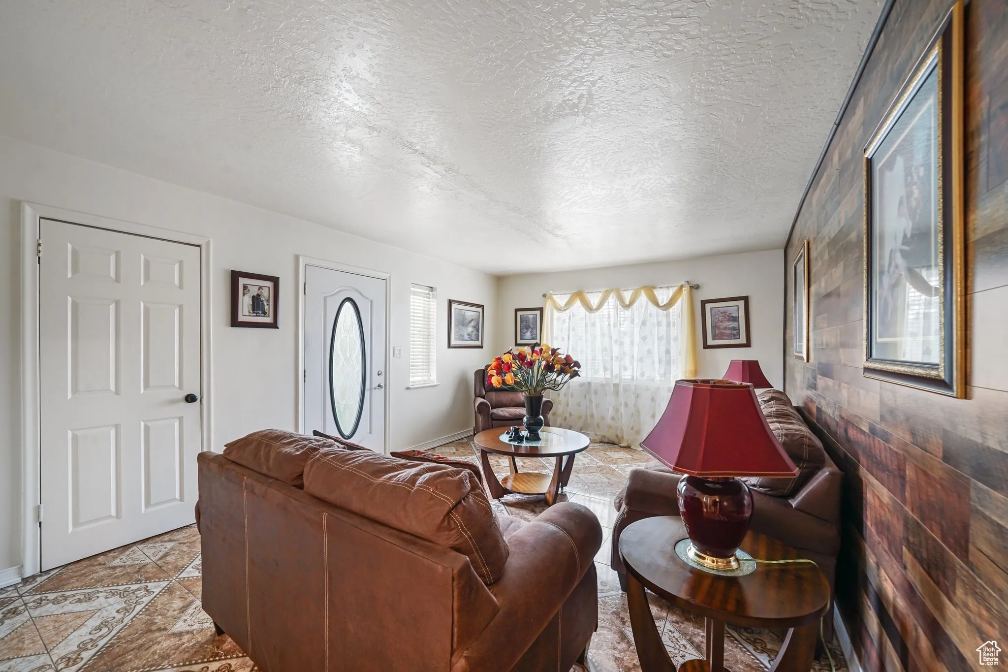 Living room with a textured ceiling