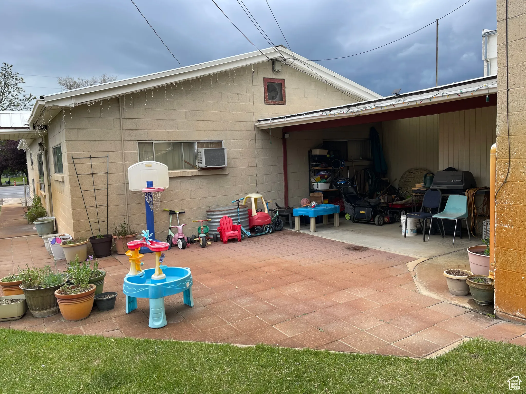 rear view of front apartment