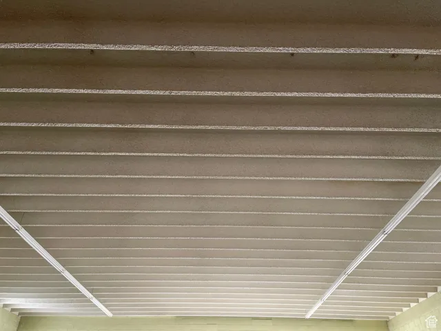 Detail of ceiling - free span construction