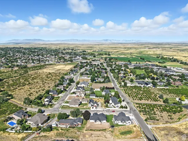 View of property location featuring nearby suburban area, mountains, and rural landscape