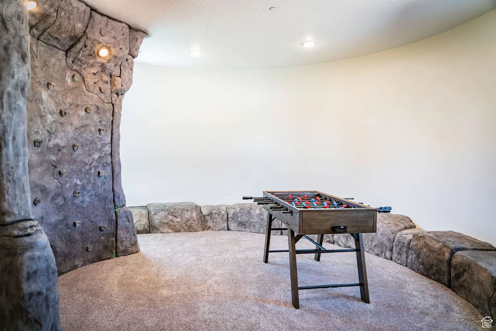 Game room with carpet floors