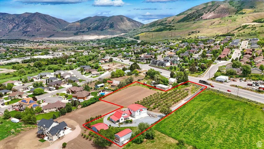 Aerial view of property's location with mountains and property boundaries highlighted