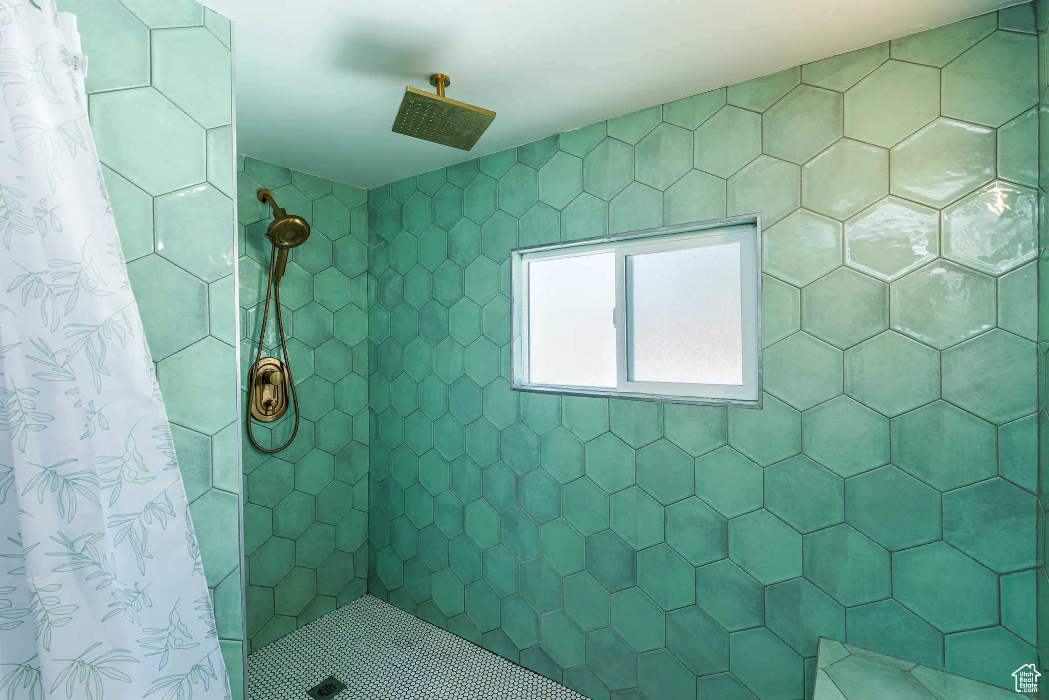 Bathroom featuring tiled shower