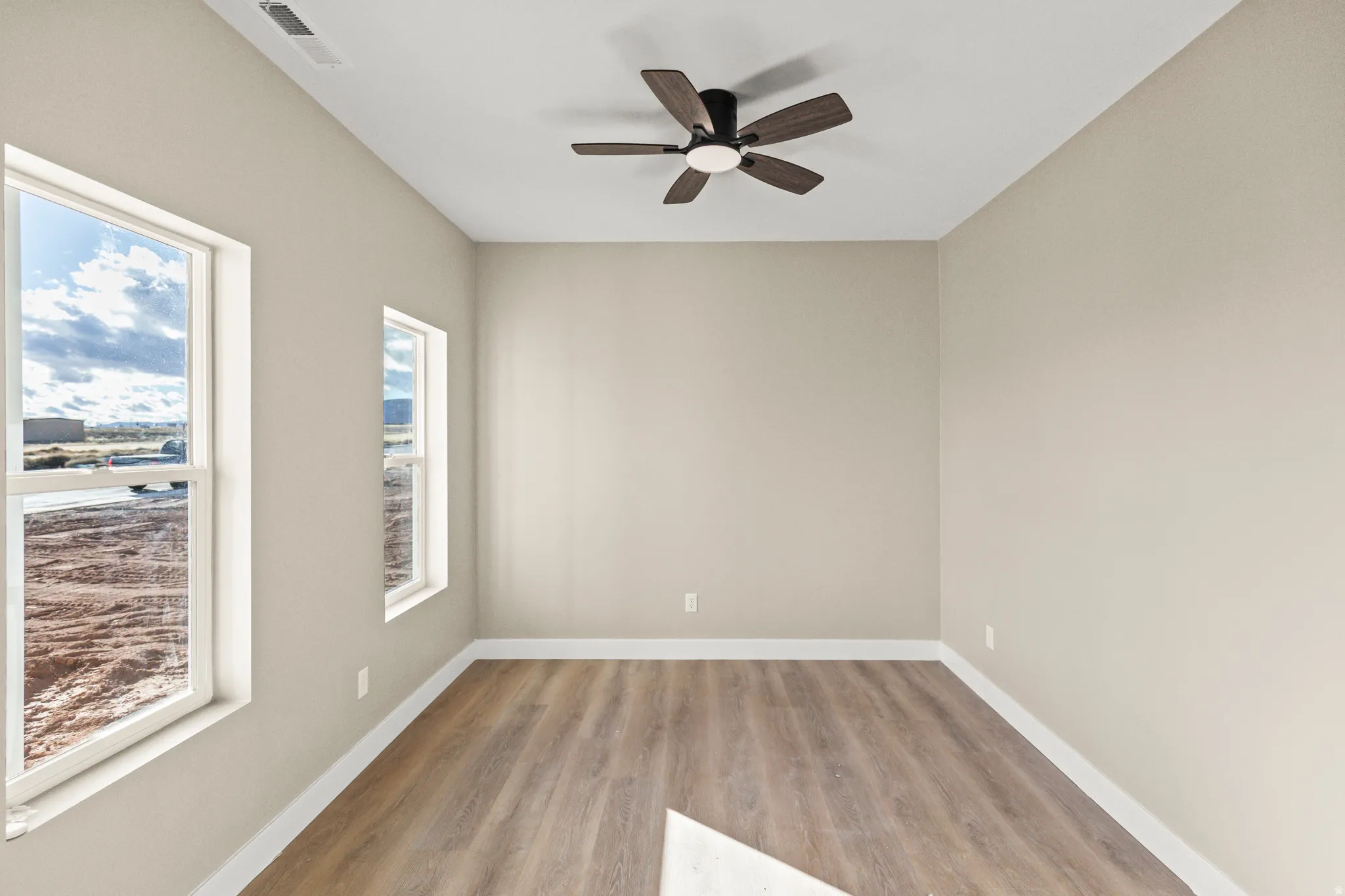 Unfurnished room featuring light wood-style floors and ceiling fan