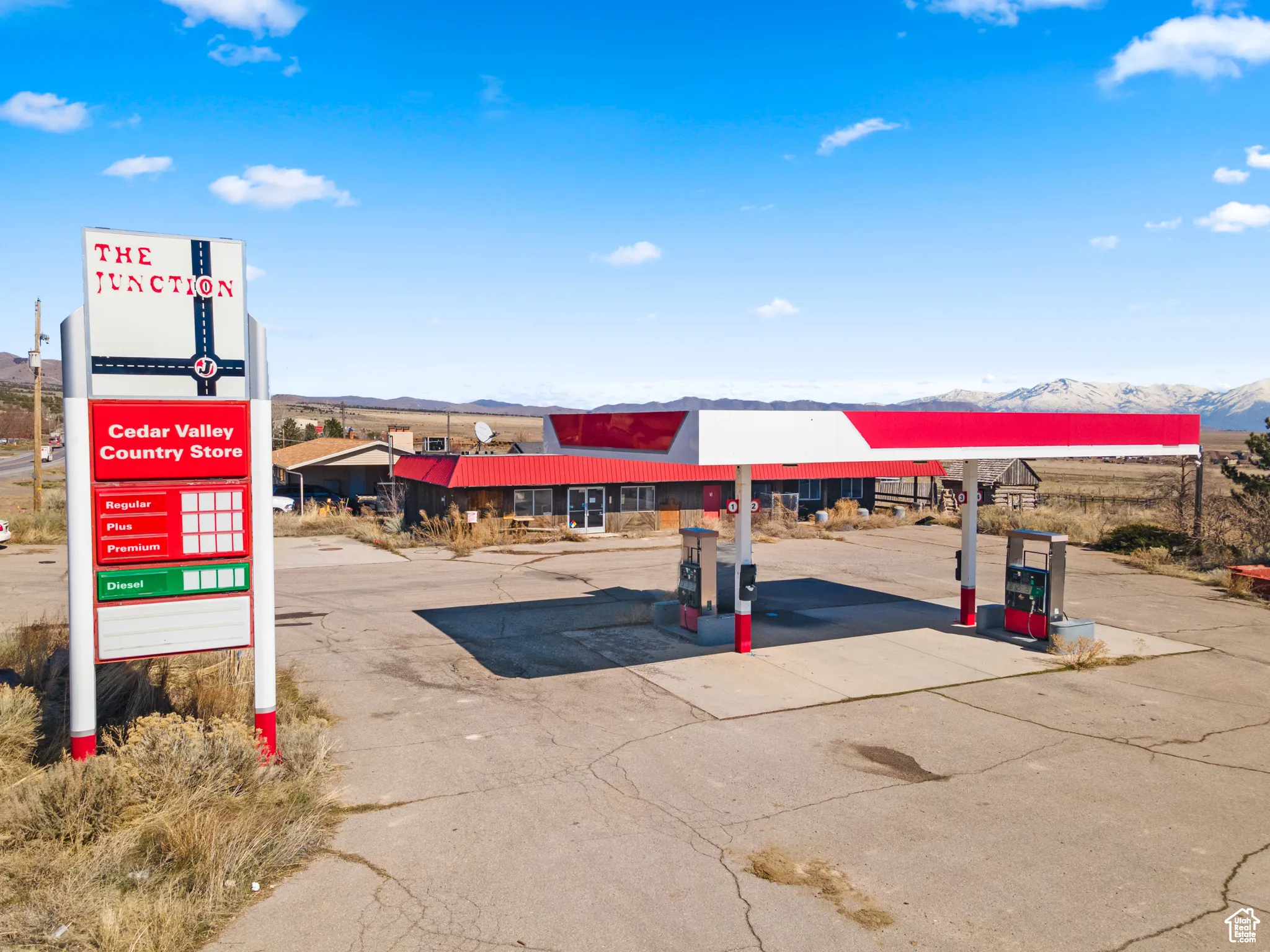 View of property's community featuring a mountain view