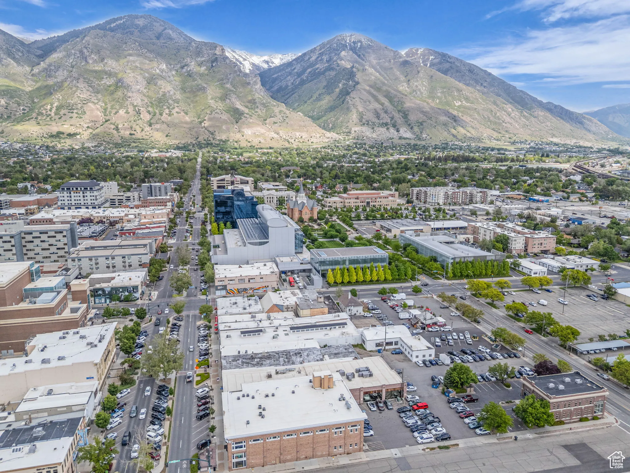 Bird's eye view of a mountainous background