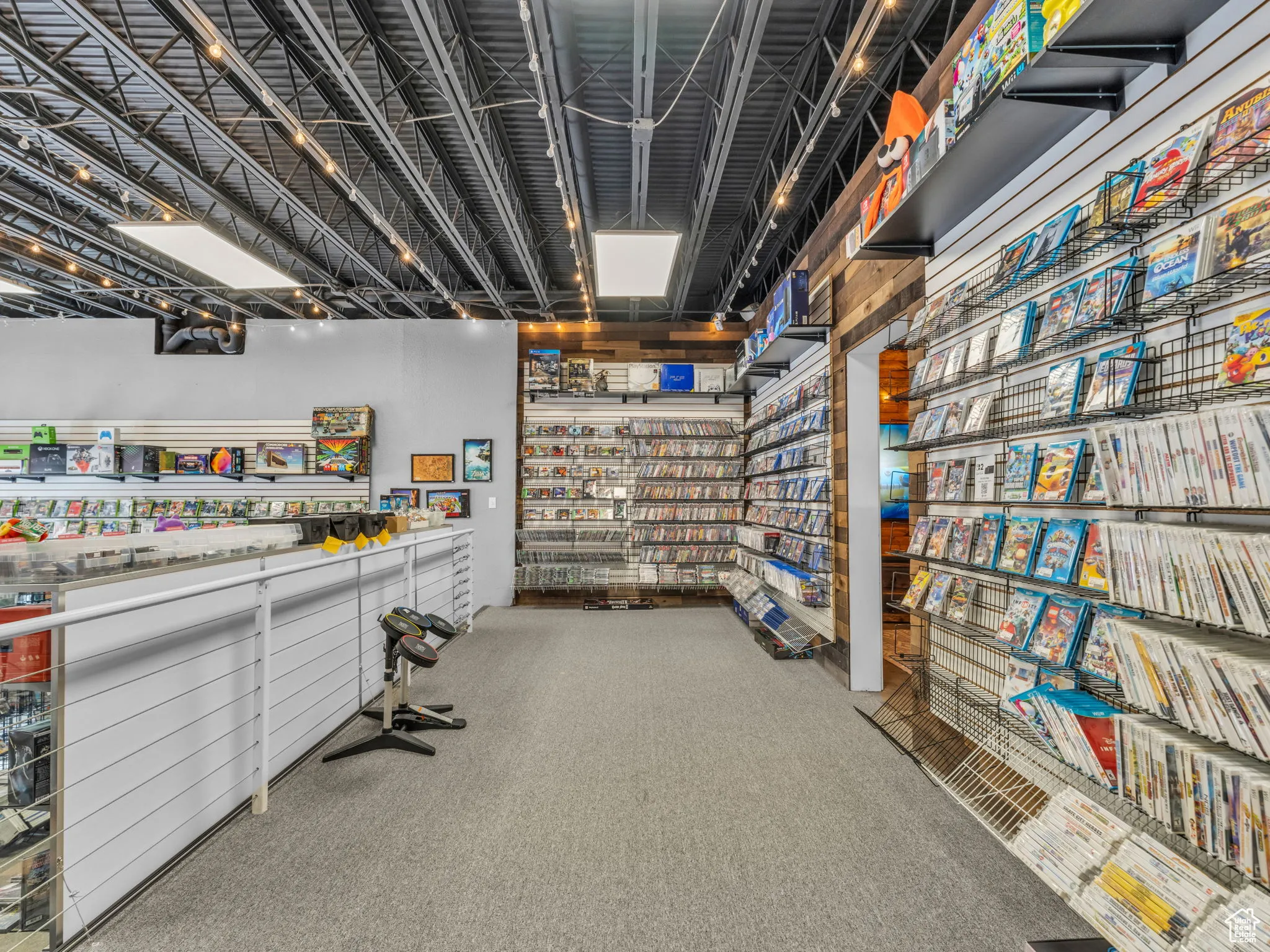 Miscellaneous room featuring carpet