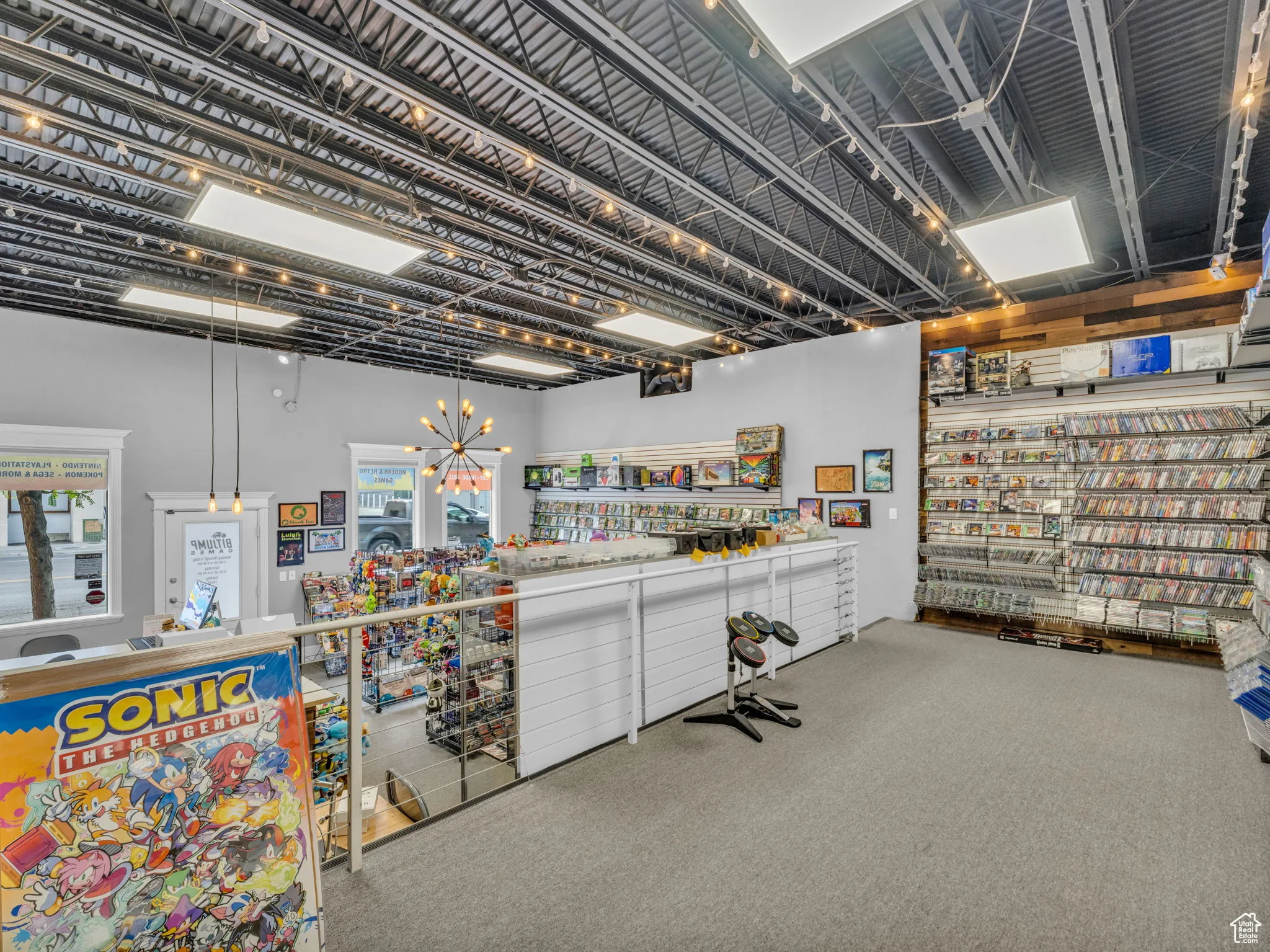 Miscellaneous room with carpet and a chandelier