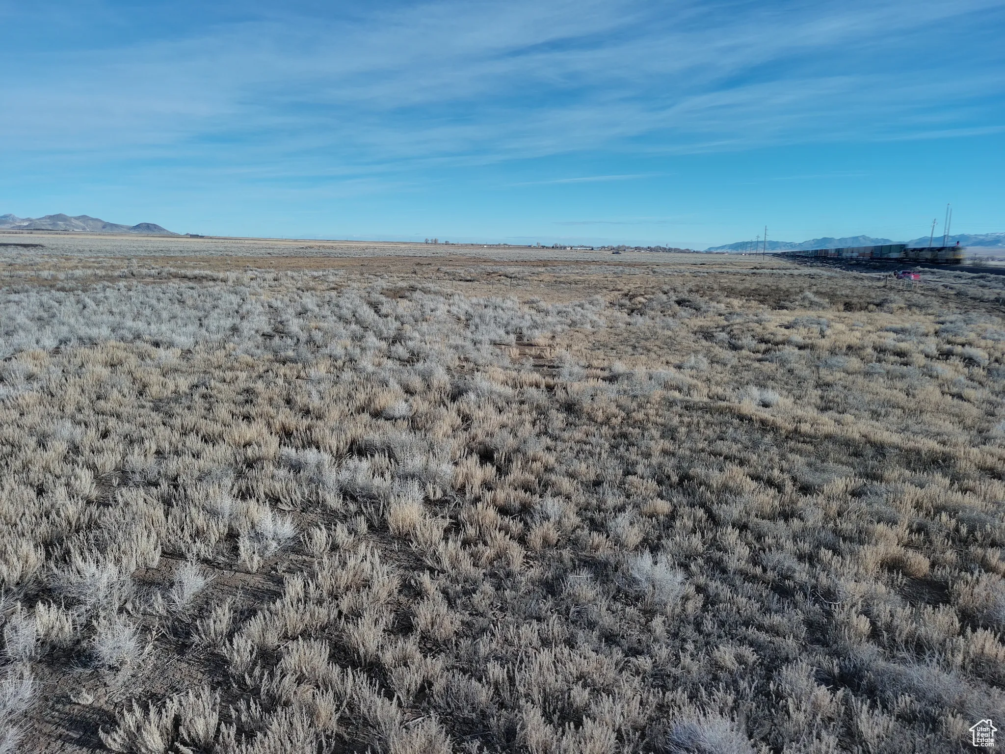 View of yard featuring a mountain view