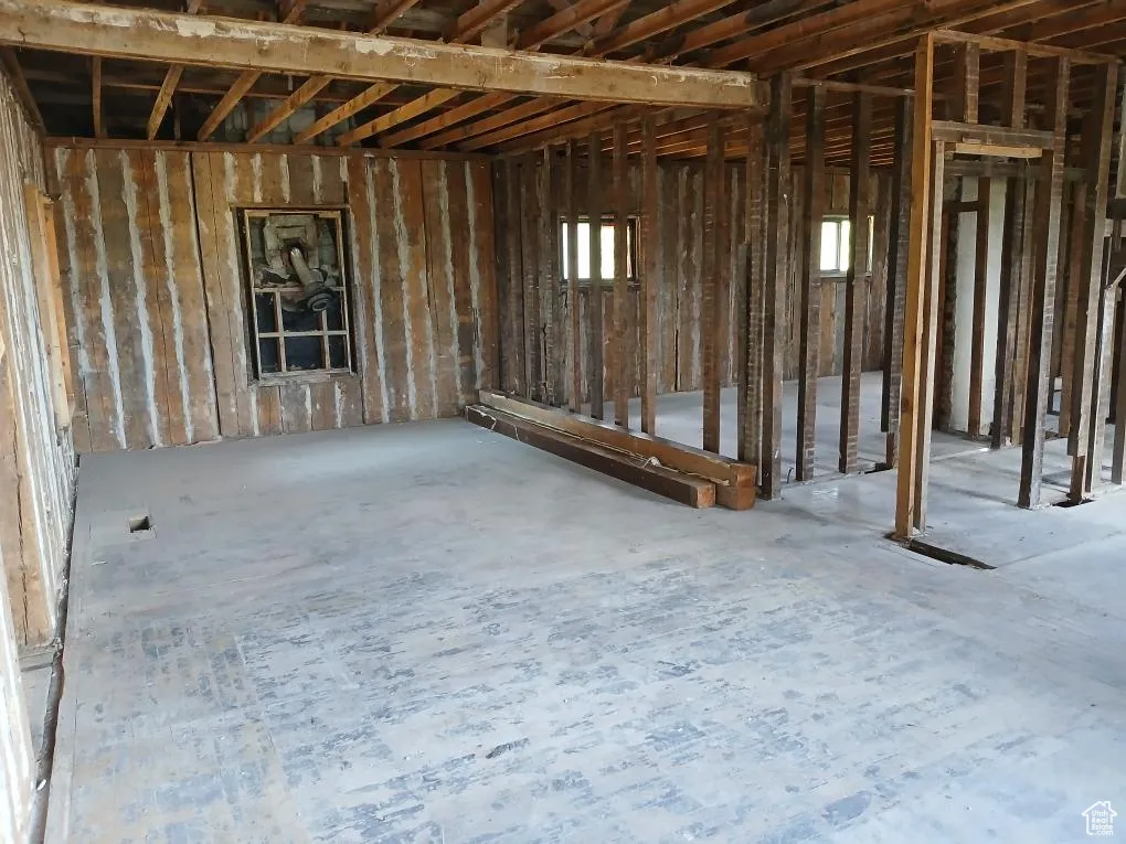 Miscellaneous room with healthy amount of natural light