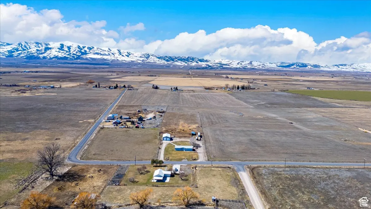 Overview of rural landscape with a mountain backdrop