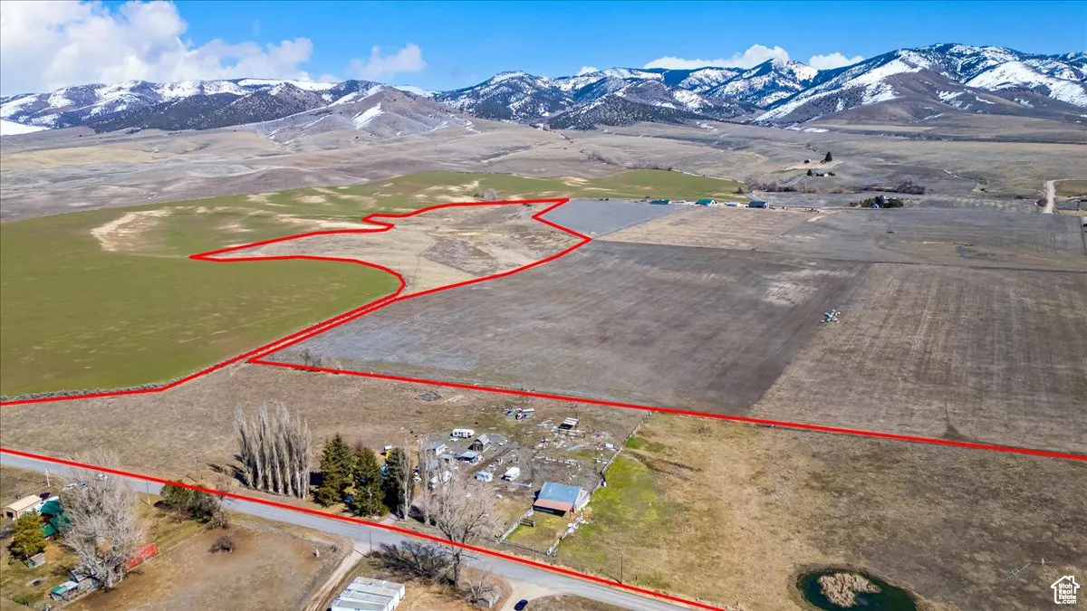 Aerial overview of property's location featuring property boundaries highlighted and a mountainous background