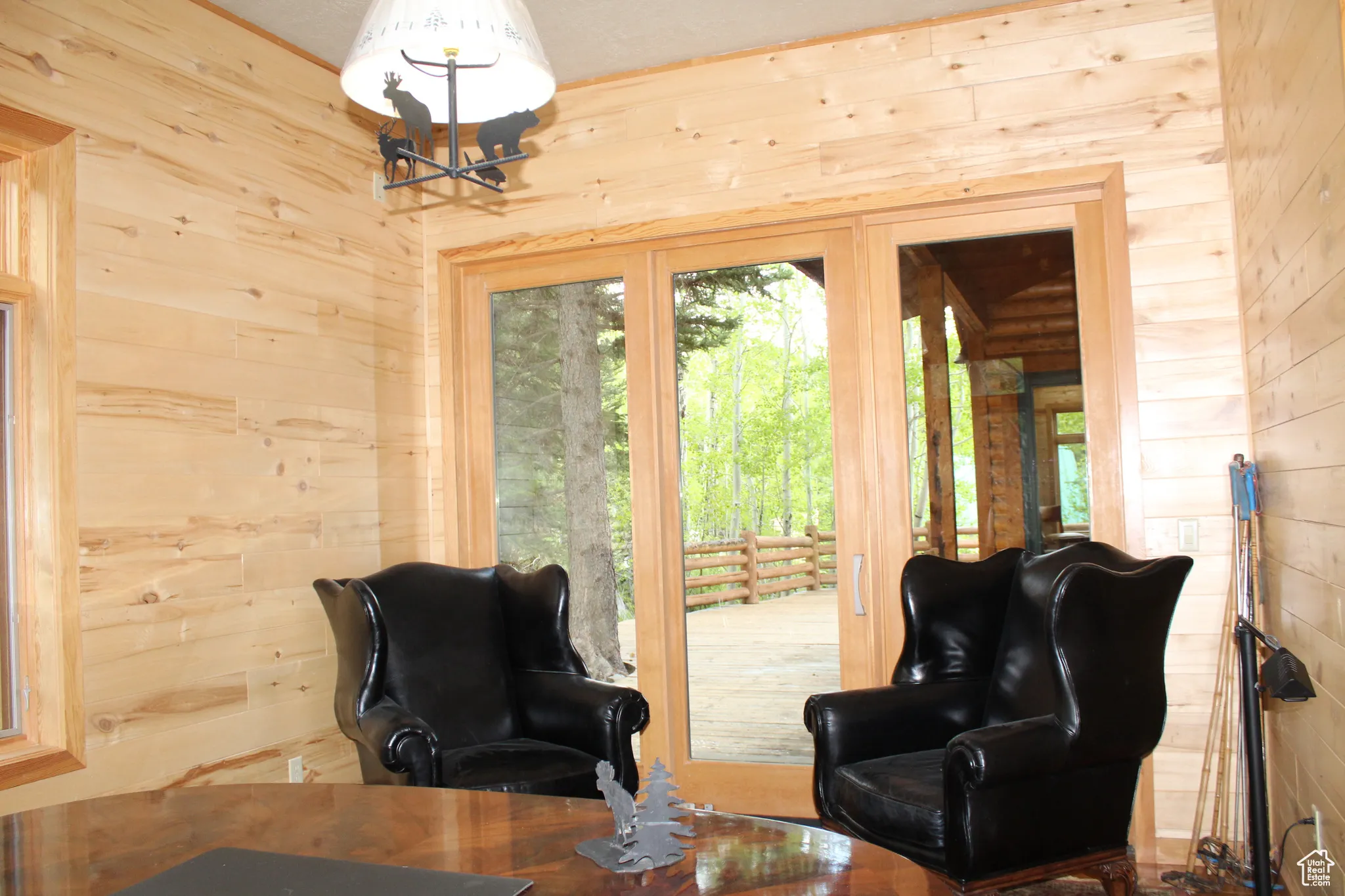 Sitting room with wooden walls