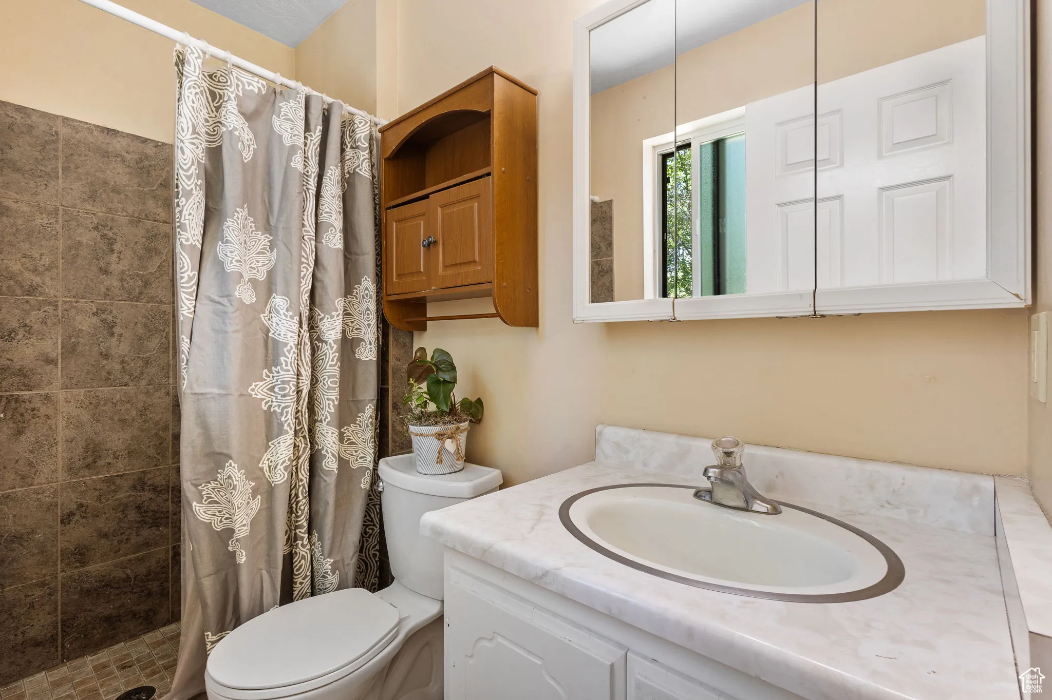 Main/Basement Level 3/4 Bathroom