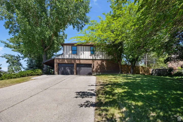 2673 E Toni Circle