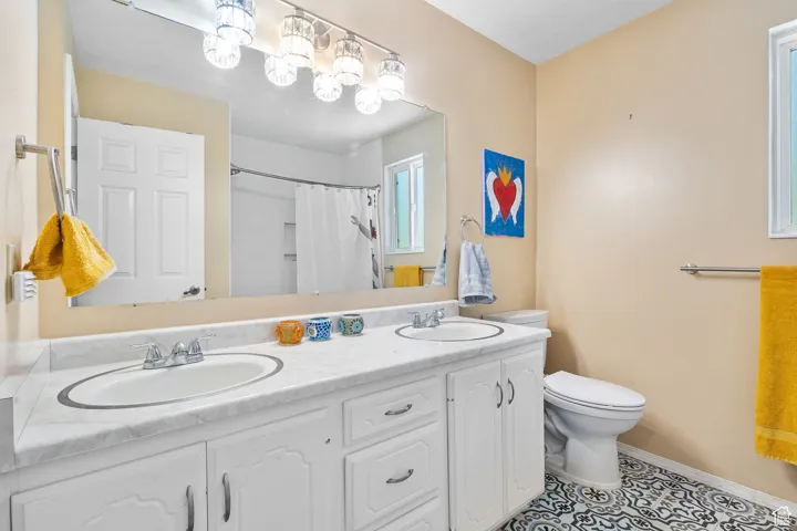 Upper Floor Second Full Bathroom