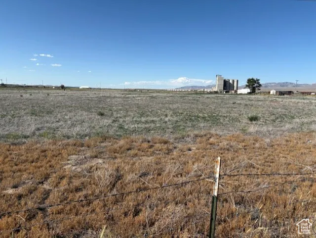 View of yard with a rural view